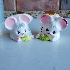 Enesco Japan Mouse Mushroom Salt & Pepper Shakers 🐭💕